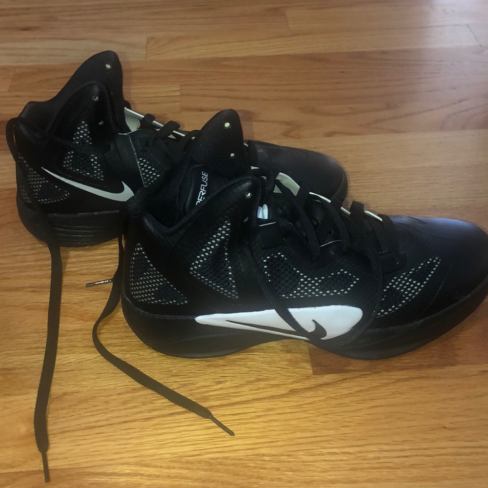 nike basketball shoes / high top sneakers